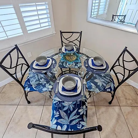 2 Bed-1 Bath With Sunroom, Private Pool And Beach Access!